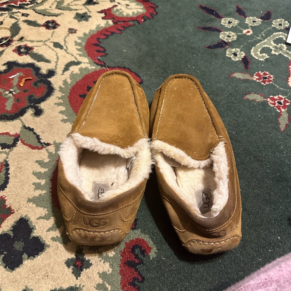 Men’s Ugg slippers 
Worn in the heel but pretty good condition